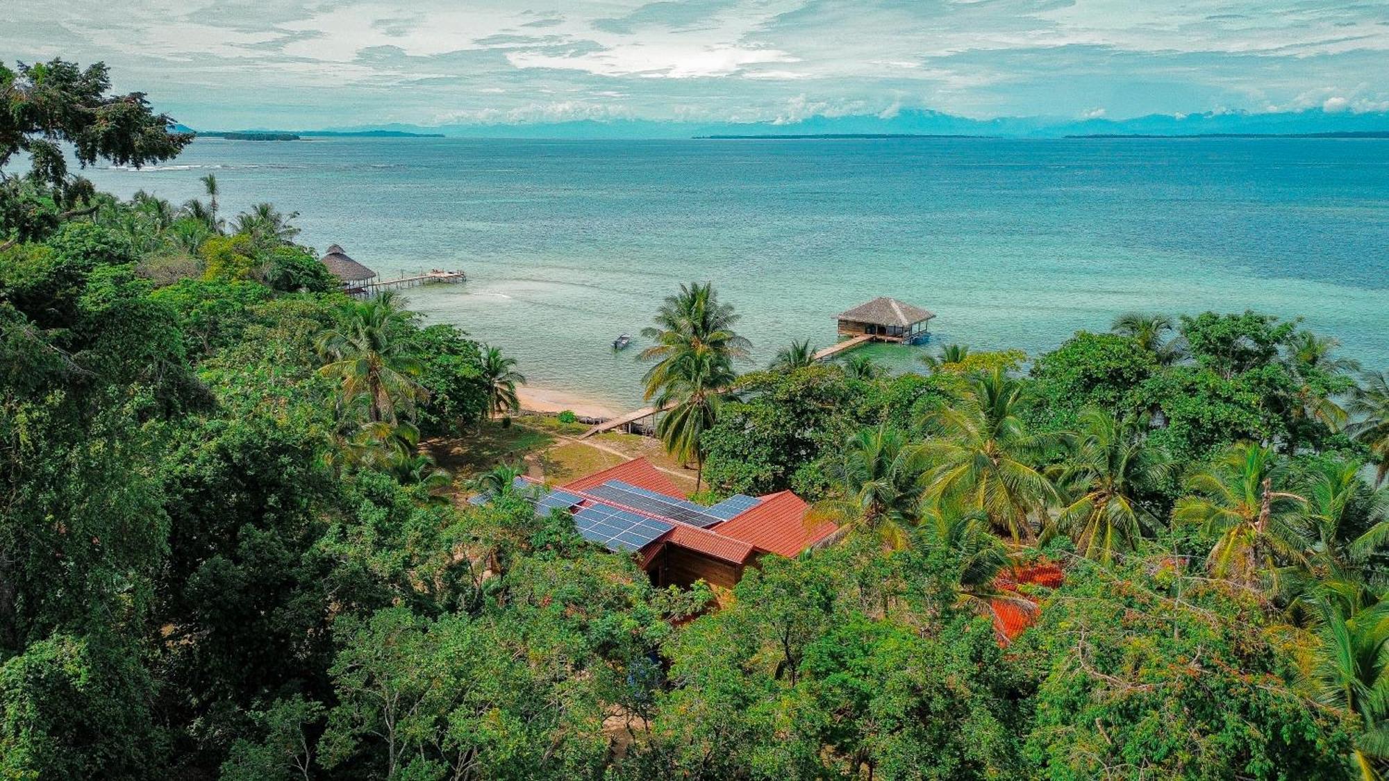 Casa Cayuco Eco-Adventure Lodge Bocas del Toro Exterior photo