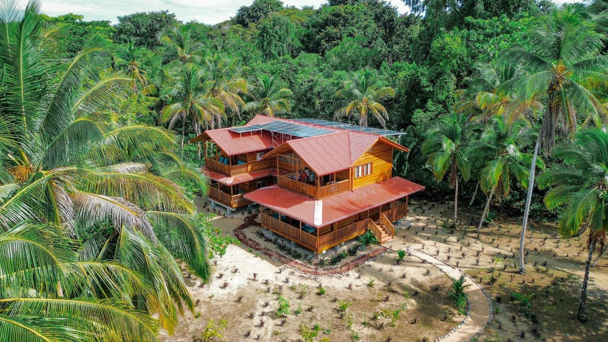 Casa Cayuco Eco-Adventure Lodge Bocas del Toro Exterior photo