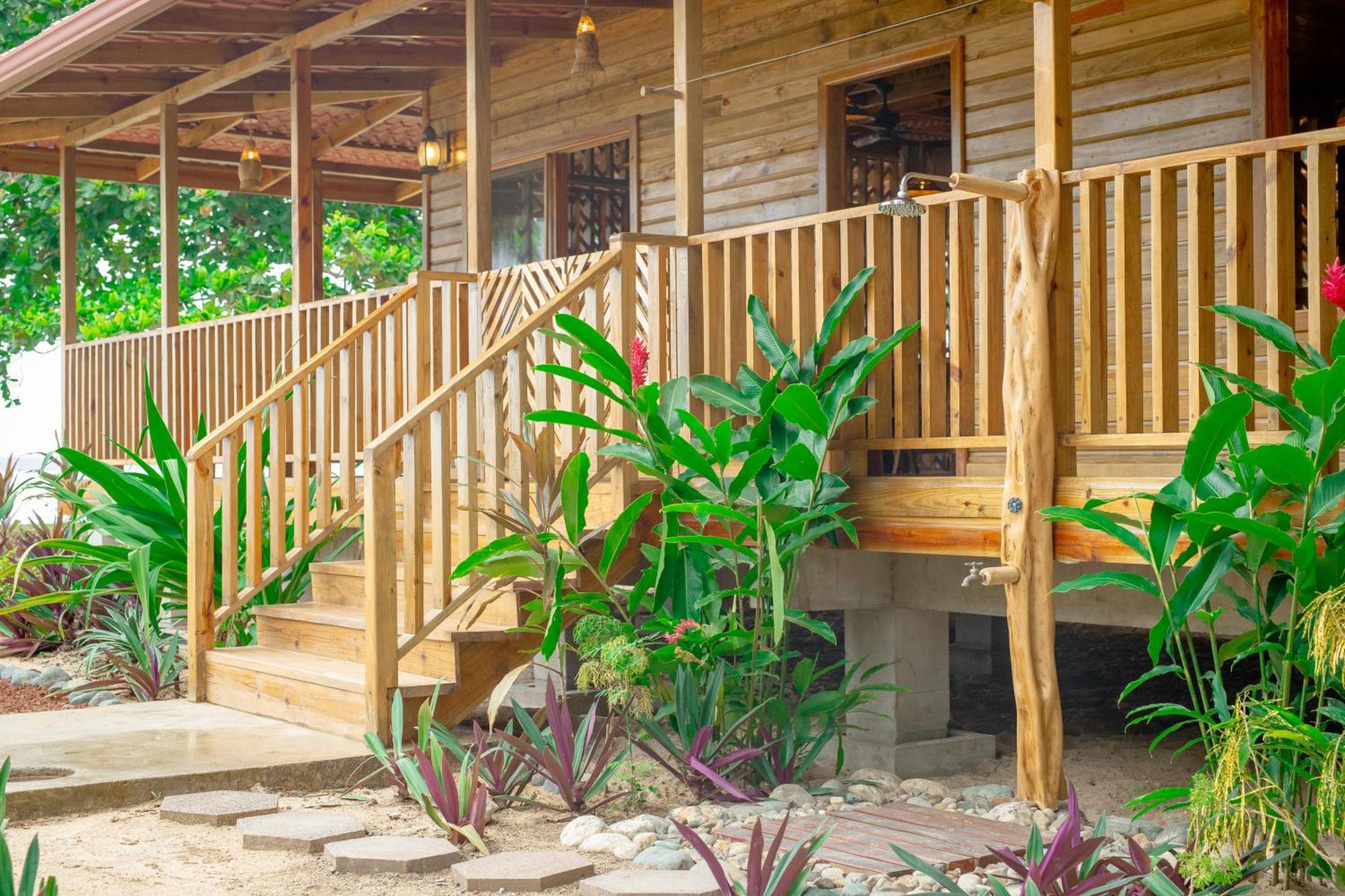 Casa Cayuco Eco-Adventure Lodge Bocas del Toro Exterior photo